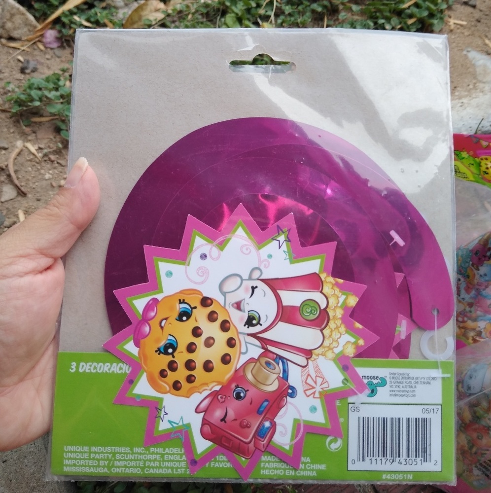 Shopkins Party Decor Bundle - Picture 8 of 8